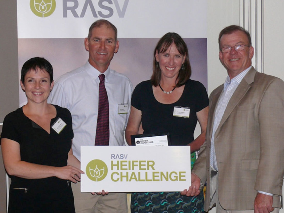 Victorian Agriculture Minister Jaala Pulford with the 2015 RASV Beef Week Heifer Challenge Reserve Championship winners John and Nicole Hopkins, Wormbete Simmentals, Illabo, NSW, and the RASV CEO Mark O’Sullivan. Photo Courtesy of the RASV Stock and Land Beef Week team.